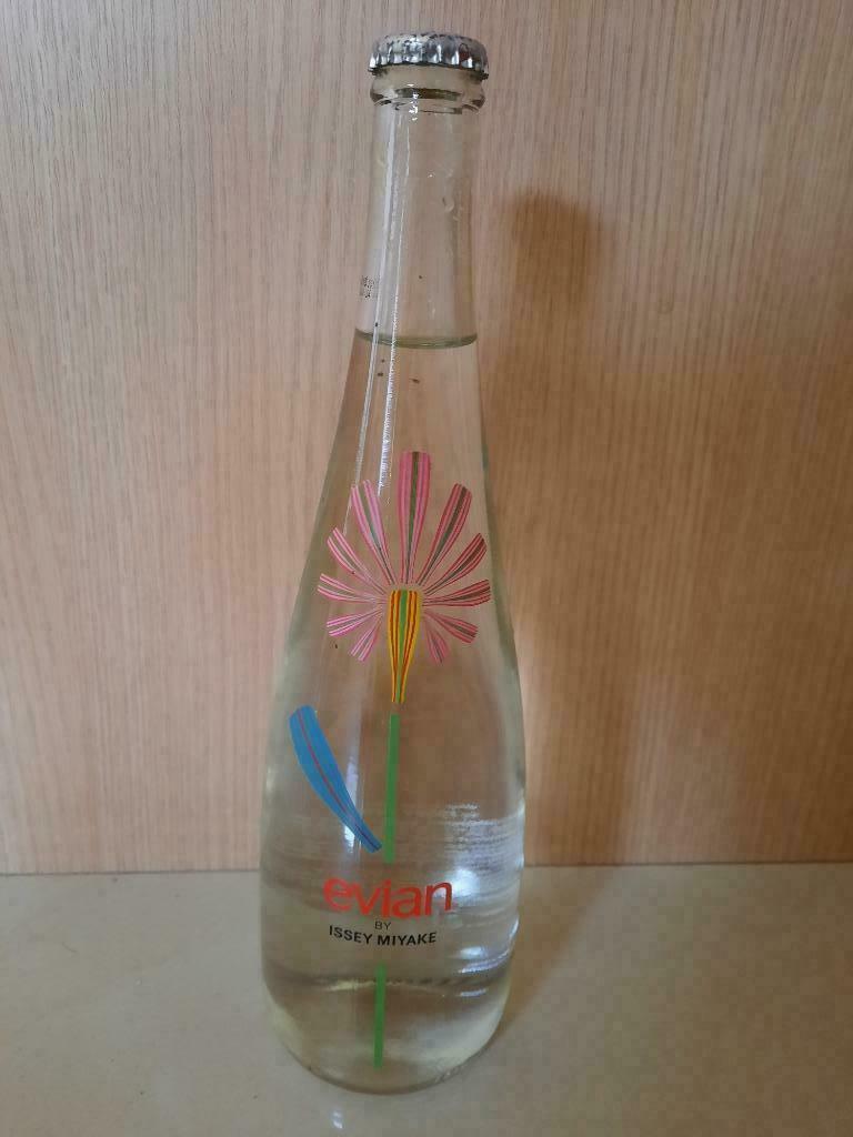 Evian by Issey Miyake  limited edition fles, Verzamelen, Ophalen of Verzenden, Nieuw