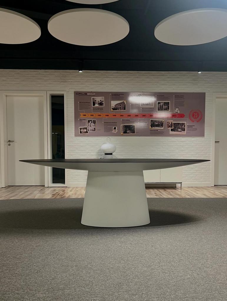 Emmemobili UFO tafel T85, Huis en Inrichting, Tafels | Eettafels, Design, 200 cm of meer, Zo goed als nieuw, Vijf personen of meer