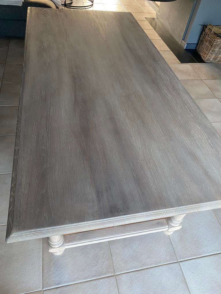 Gezandstraalde eiken tafel, Enlèvement