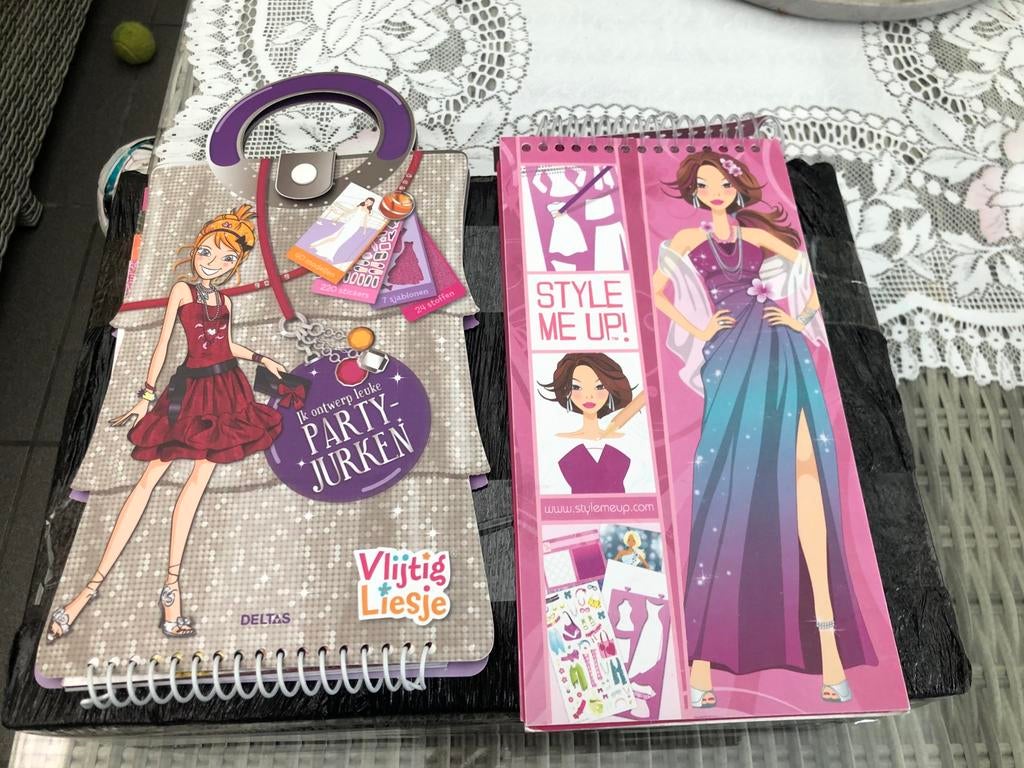 Stickers boeken en style my up, Ophalen of Verzenden, Zo goed als nieuw