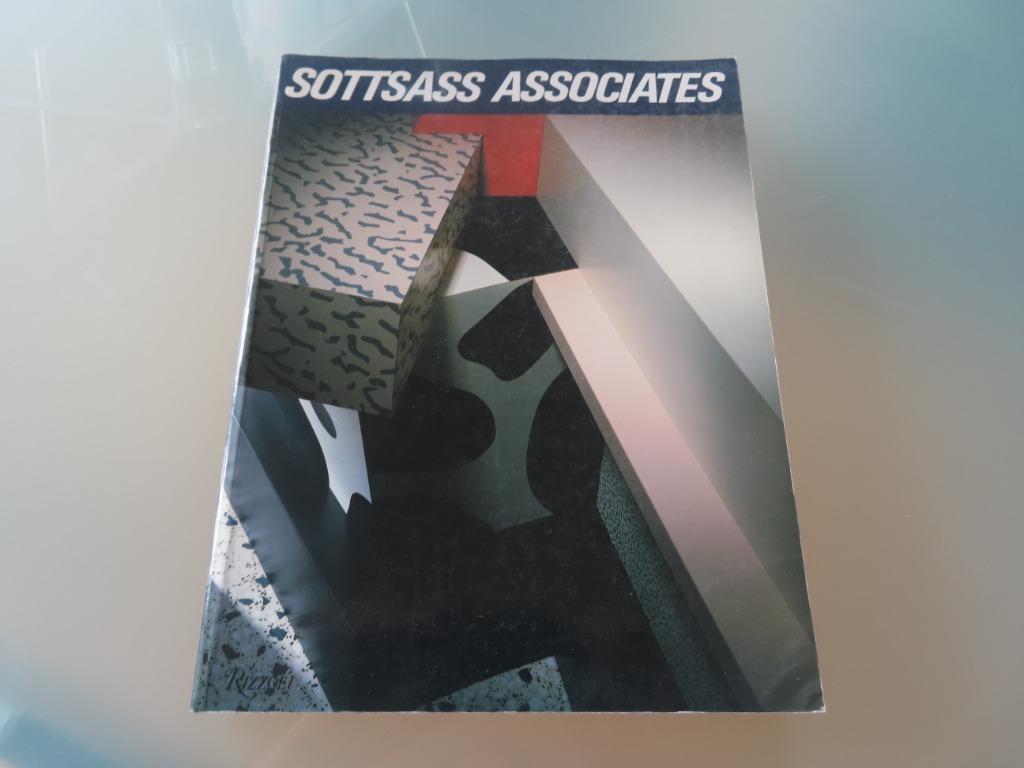 Sottsass Associates – Ettore Sottsass, Barbara Radice, Doug, Ettore Sottsass, Ophalen of Verzenden, Zo goed als nieuw, Overige onderwerpen
