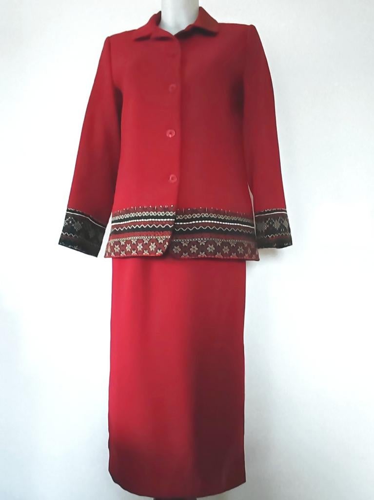Mooie kostuumrokset, etnische patronen in elegante stijl, Kleding | Dames, Ophalen of Verzenden, Zo goed als nieuw, Rood