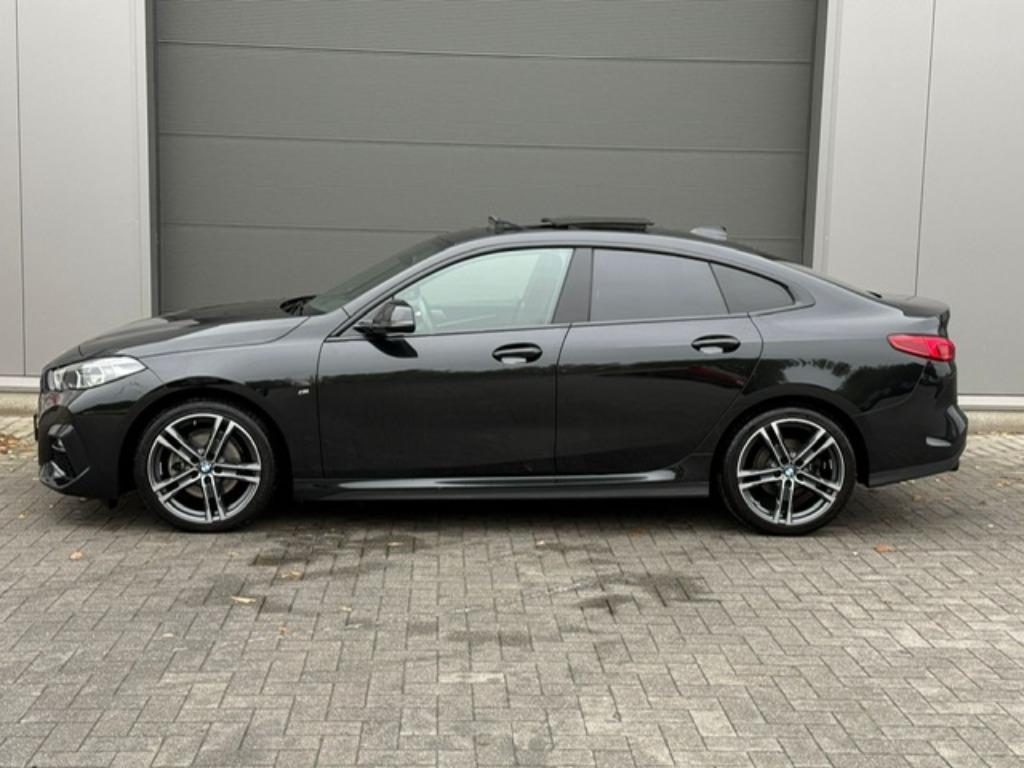BMW 218I M-pakket pano dak, Auto's, 4 deurs, https://public.car-pass.be/vhr/82484c8c-a617-4075-9e28-e656ebd331ec, Zwart, 5 zetels