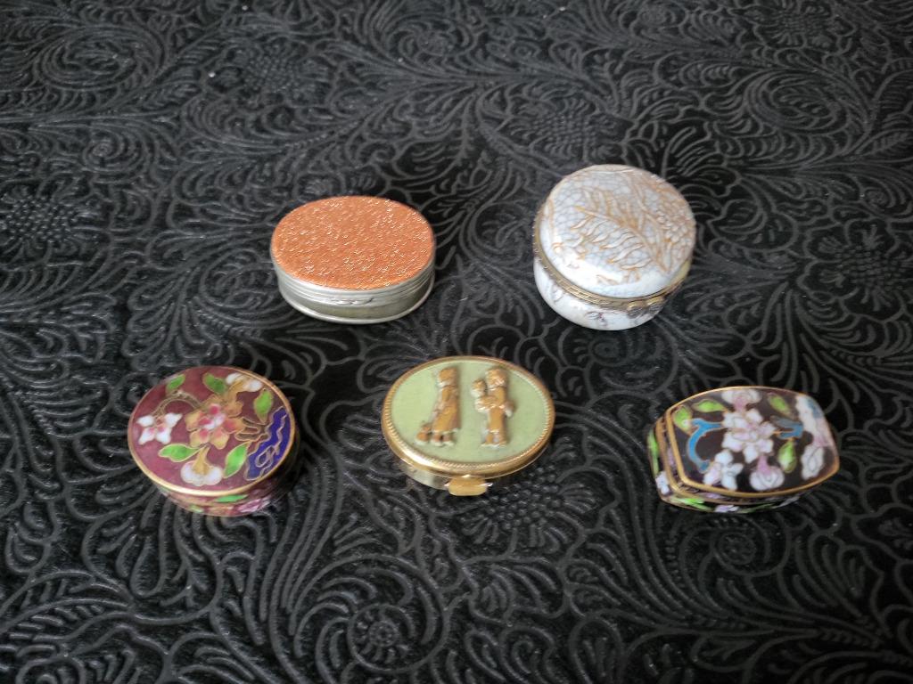 5 boites piluliers anciens, Antiquités & Art, Antiquités | Céramique & Poterie, Envoi