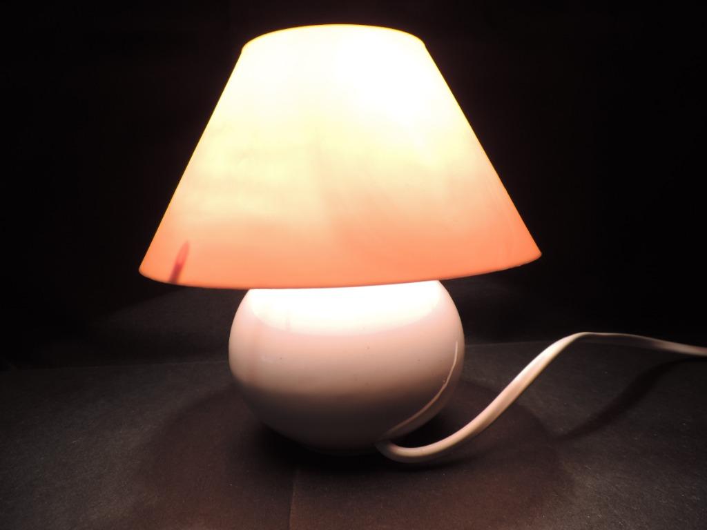 Lampe de chevet en porcelaine NEUF,  6 € enlèvement, Enlèvement ou Envoi, Neuf, Autres matériaux, Moins de 50 cm