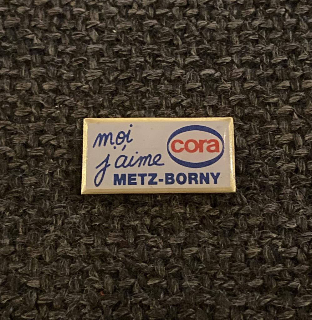 PIN - CORA, Collections, Envoi, Utilisé, Autres sujets/thèmes, Insigne ou Pin's