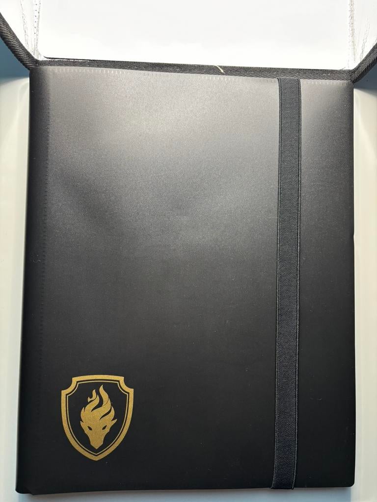 Zwarte sleeve binder, Hobby & Loisirs créatifs, Jeux de cartes à collectionner | Pokémon, Comme neuf, Autres types, Enlèvement ou Envoi