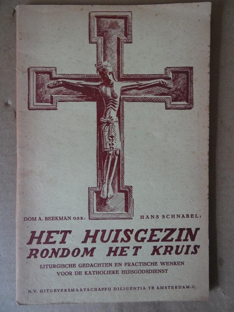 Dom A. Beekman Hans Schnabel Het huisgezin rondom het kruis, Boeken, Christendom | Katholiek, Zo goed als nieuw, Beekman en Schnabel