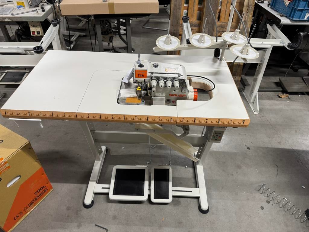Industriele lockmachine overlock siruba 4draads nieuw, Overige merken, Nieuw, Ophalen of Verzenden, Lockmachine
