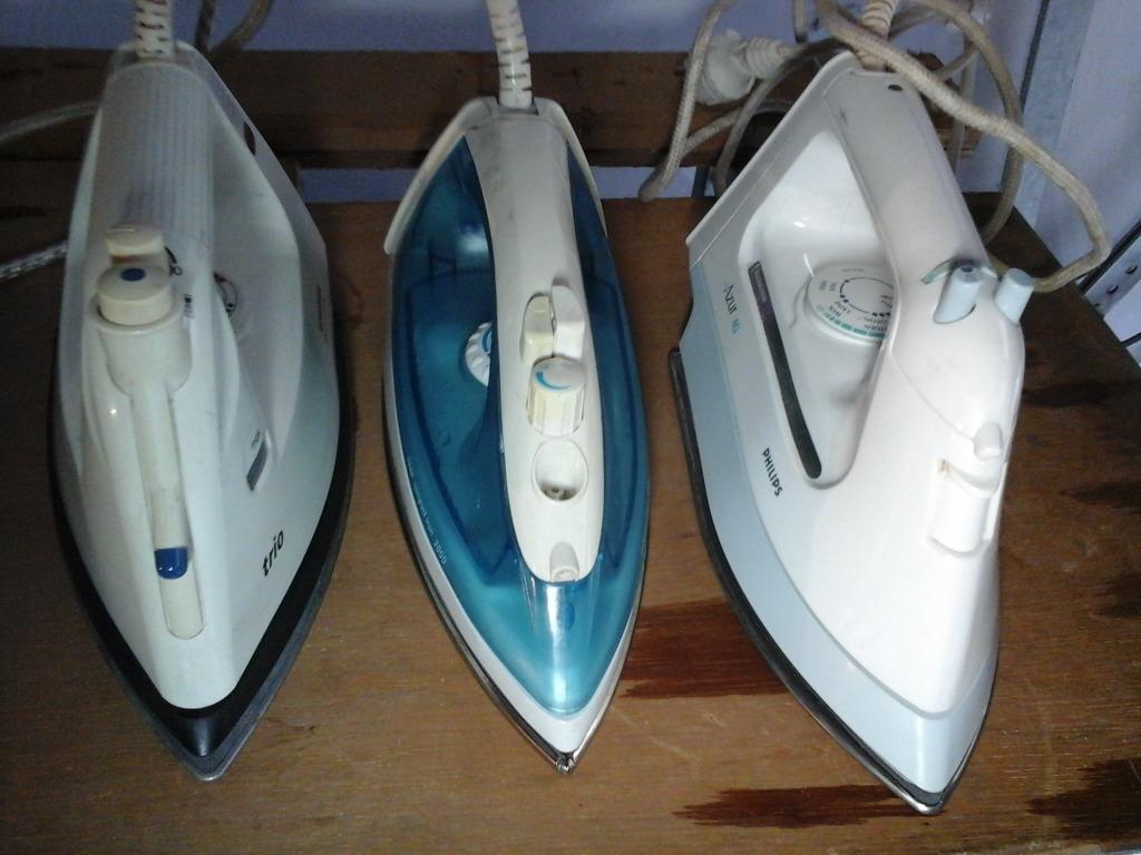 STRIJKIJZERS (2 stuks)(gewijzigd 26.06.2024), Elektronische apparatuur, Ophalen of Verzenden, Gebruikt, Strijkijzer met snoer