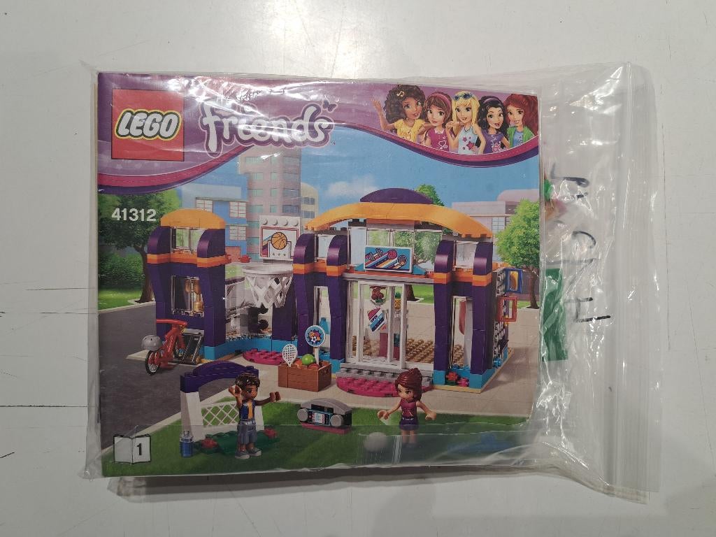 Lego 41312 Heartlake Sports Centre, Ophalen of Verzenden, Zo goed als nieuw, Complete set, Lego