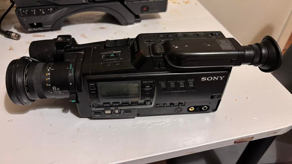 Sony CCD-V900E Video Camera – Professioneel en Werkend, Enlèvement ou Envoi, Hi 8, Caméra