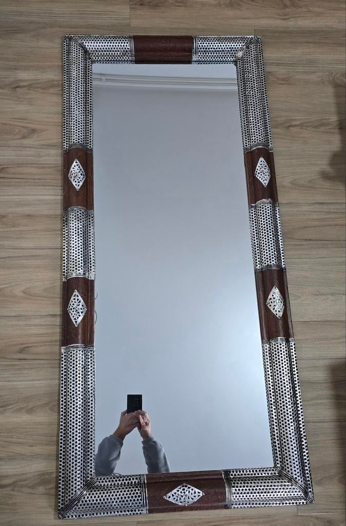 miroir traditionnel marocain, Enlèvement