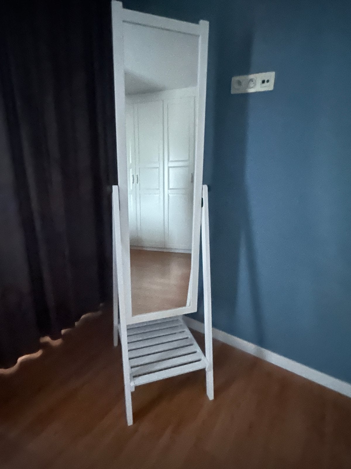 Staande spiegel in wit frame., Ophalen, Zo goed als nieuw