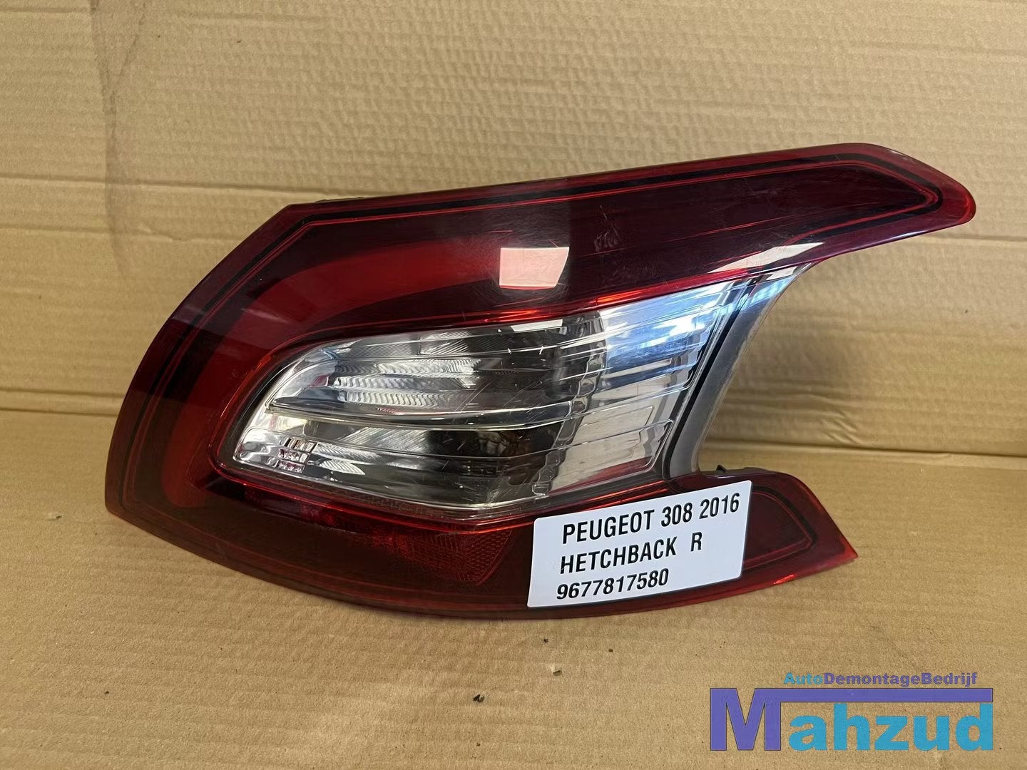 PEUGEOT 308 2 hatchback rechts buiten achterlicht led 2013-2, Taurusavenue 1
2132 LS  Hoofddorp, NL, Contact.group@renault.com