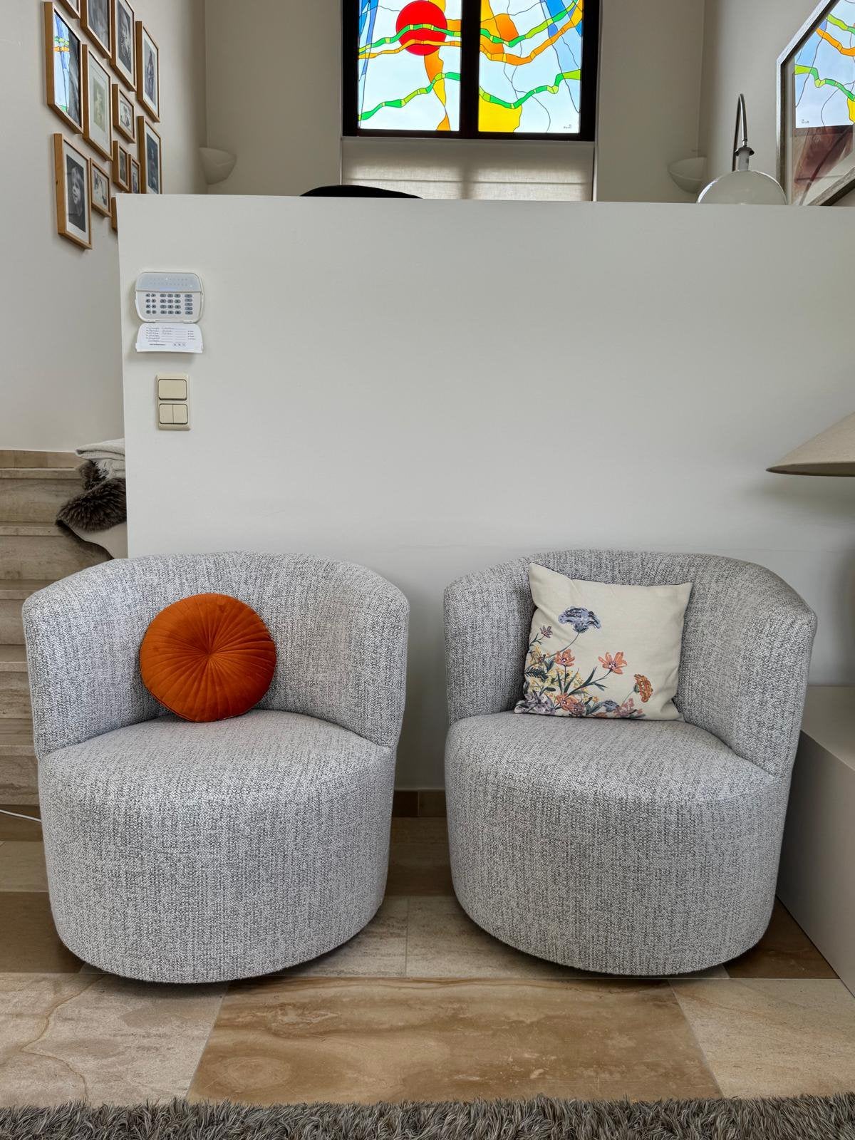 2 moderne fauteuils in lichtgrijze stof – set, Huis en Inrichting, Ophalen, Gebruikt, Eenpersoons, Stof