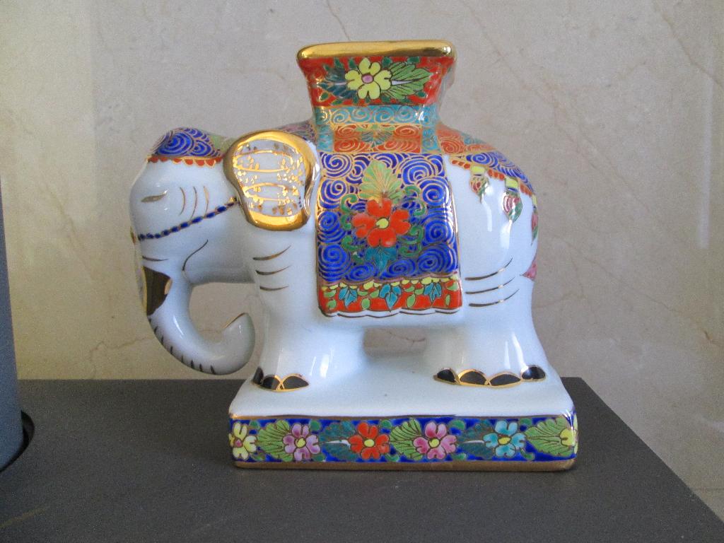 Mooi versiert porseleinen olifant van15,50 cm hoog, Ophalen of Verzenden