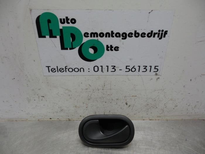Poignée portière 4portes avant gauche d'un Renault Megane, Renault, -, Utilisé, -