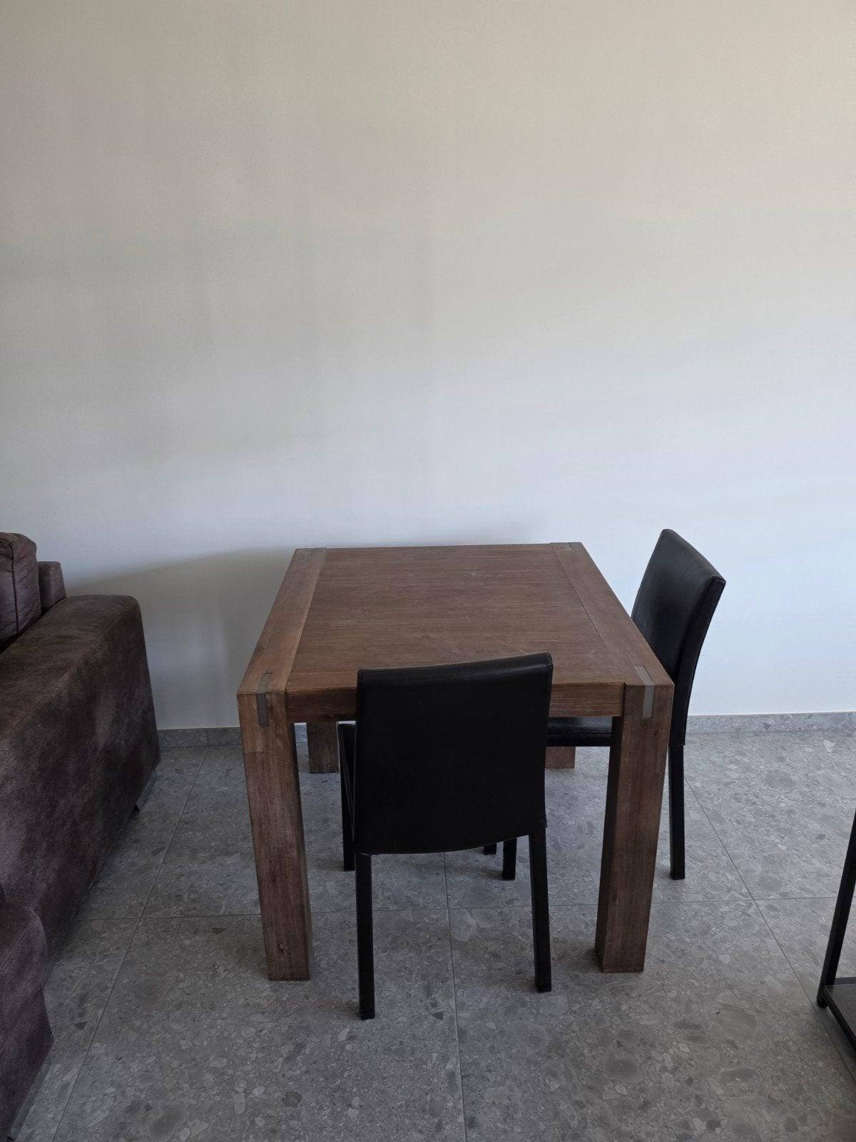 Tafel  90x90 met 2 stoelen, ideaal voor op kot of op studio, Huis en Inrichting, Tafels | Salontafels, Ophalen