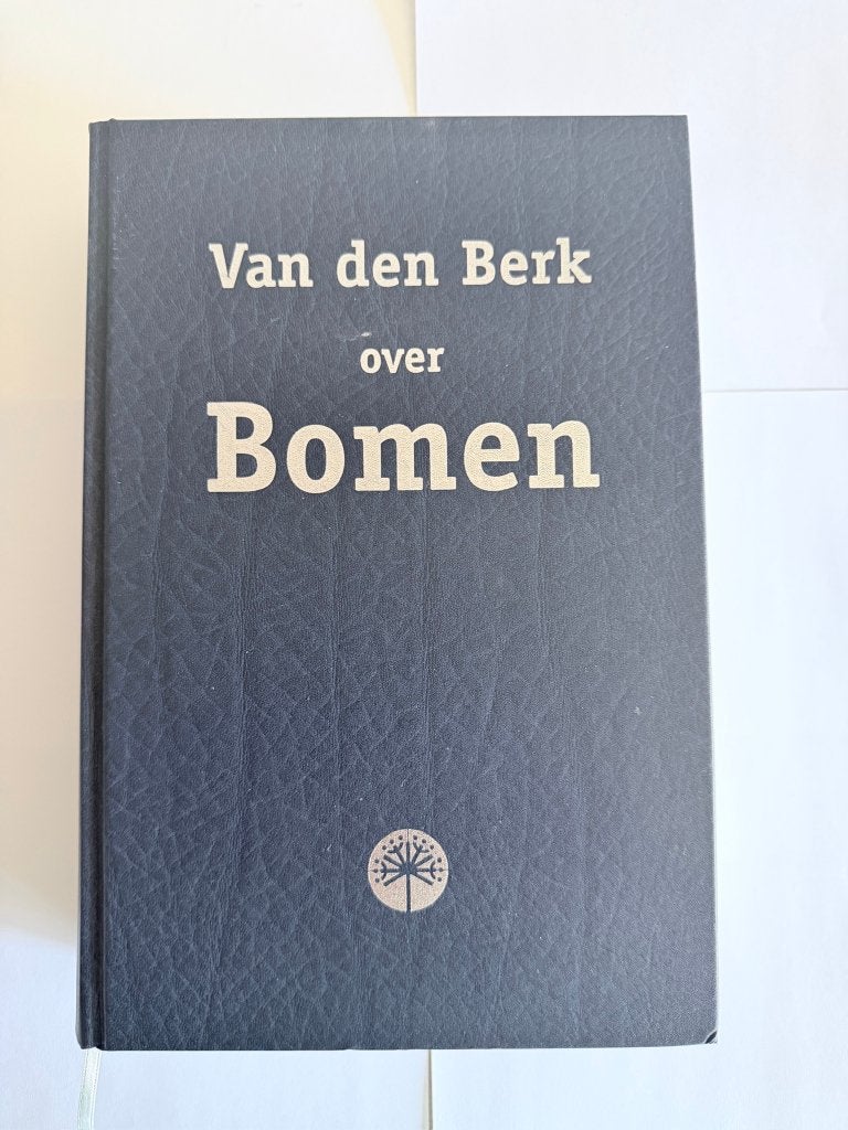 van den berk over bomen, Ophalen of Verzenden, Zo goed als nieuw, Boomkweekerij van der berk