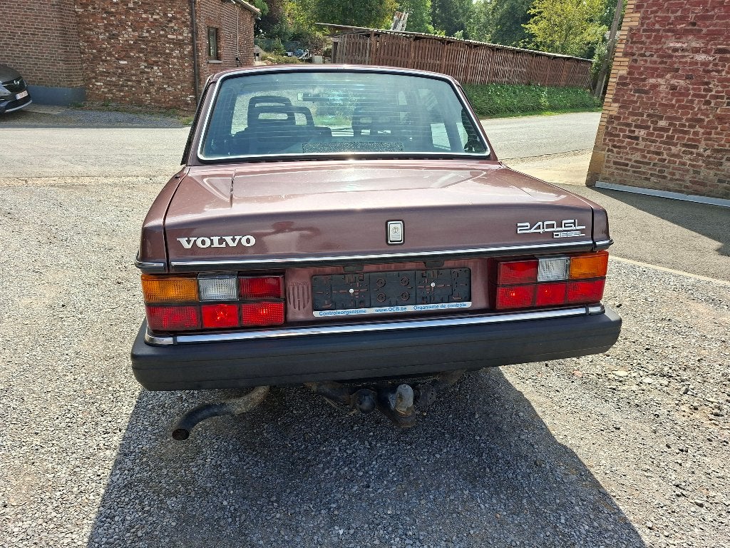 Voiture Ancêtre Volvo 240 GLD année 1989., foto 2