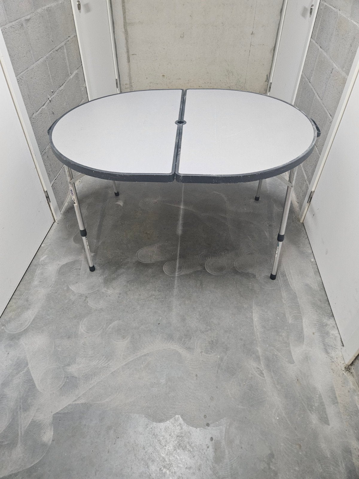 campingtafel goede staat !!, Caravanes & Camping, Enlèvement, Table de camping