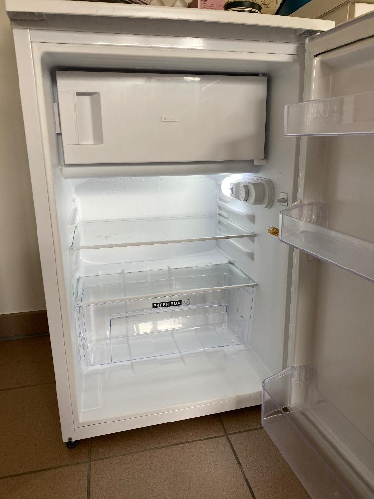 Frigo tafelmodel Whirlpool, Elektronische apparatuur, Ophalen, Minder dan 85 cm, 100 tot 150 liter, Zo goed als nieuw