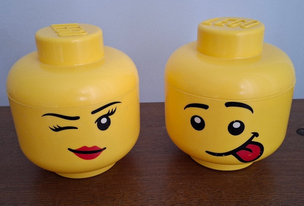 lego tete garcon et fille boite de rangement, Enlèvement ou Envoi, Lego, Accessoire, Utilisé