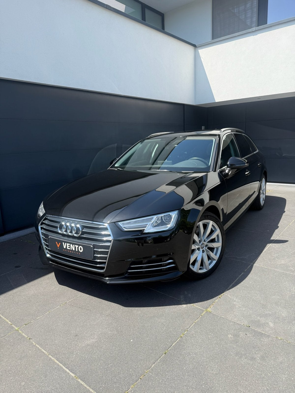 Audi A4 Avant TFSI S tronic • Full Option • 61dkm 1 jaar gar, Auto's, Audi, 4 cilinders, A4, Zwart, Leder