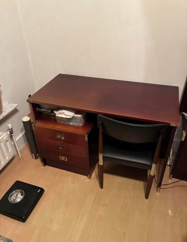 Bureau met ladenblok, Ophalen, Gebruikt