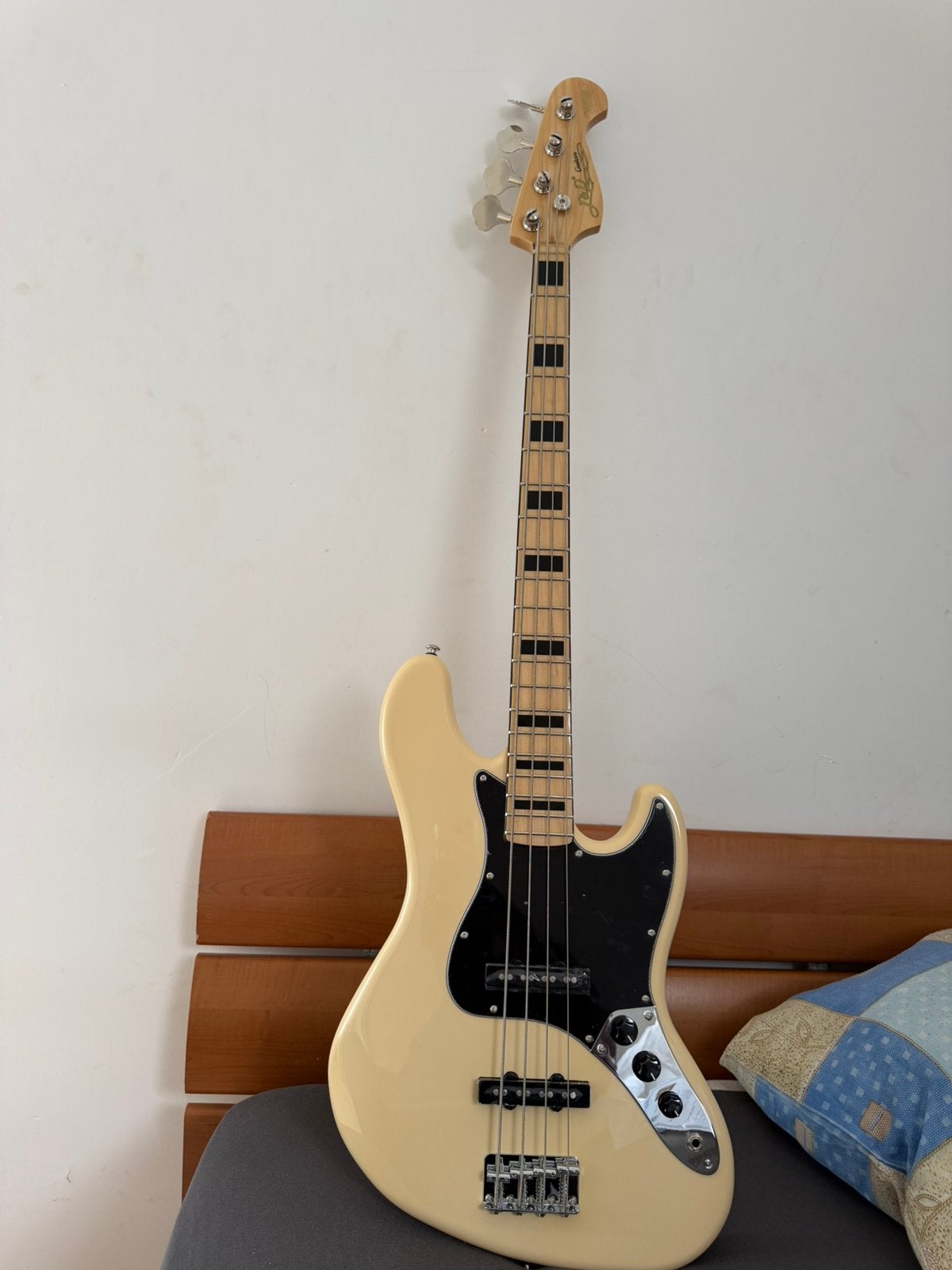 J&D bass met versterker, Ophalen, Zo goed als nieuw, Met versterker