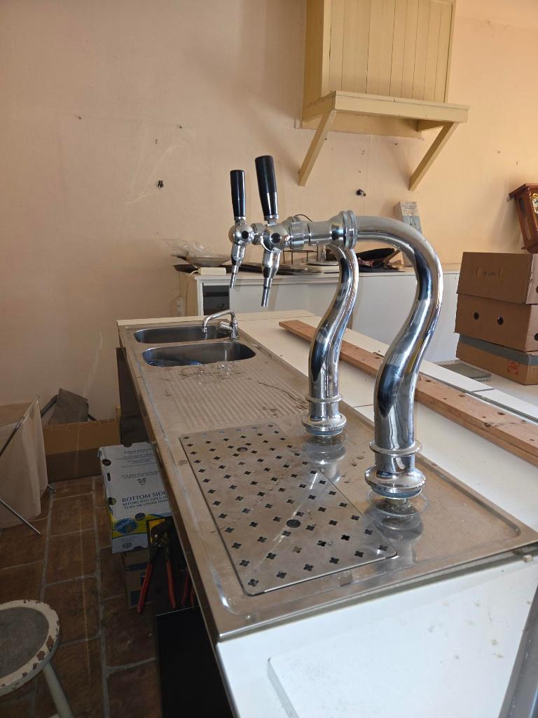 biertap met 2 kranen spoelbakken en koeling, Elektronische apparatuur, Ophalen, Gebruikt