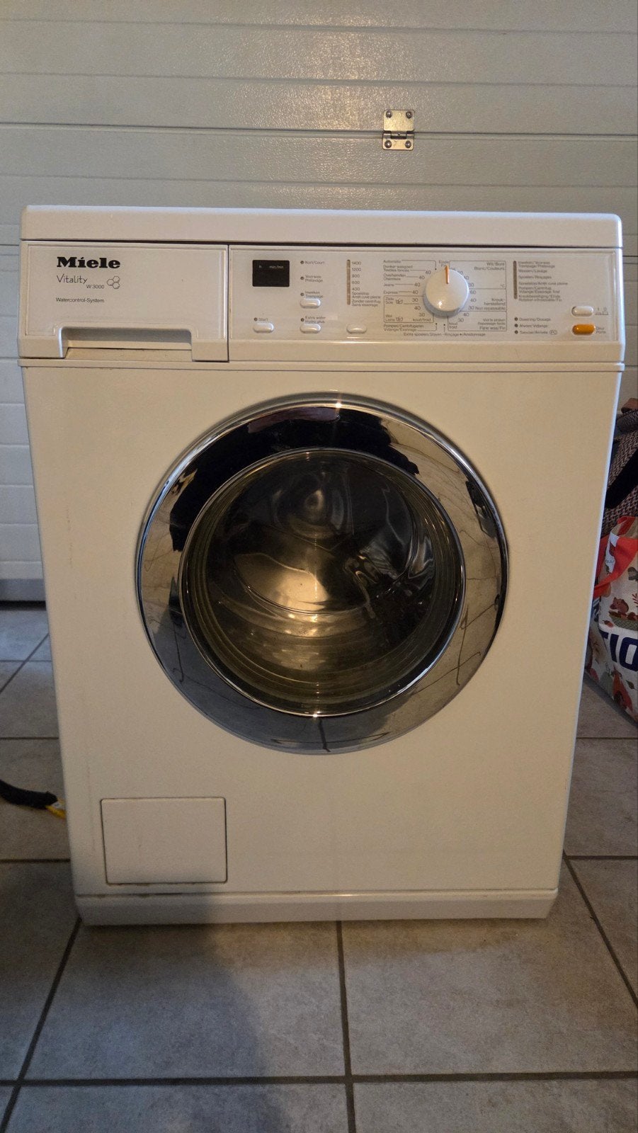 Miele w3000, 1200 à 1600 tours, Enlèvement ou Envoi, 85 à 90 cm, 4 à 6 kg