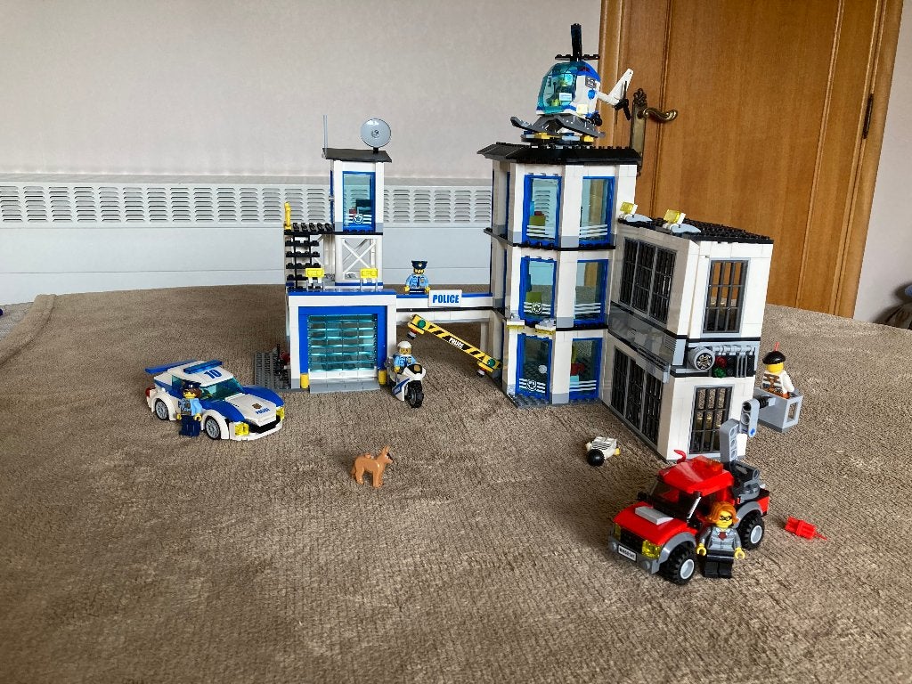 Lego politiebureau,  6-12 jaar  compleet + 6 boekjes + doos, Inclusief instructies, City, Lego, Ophalen of Verzenden