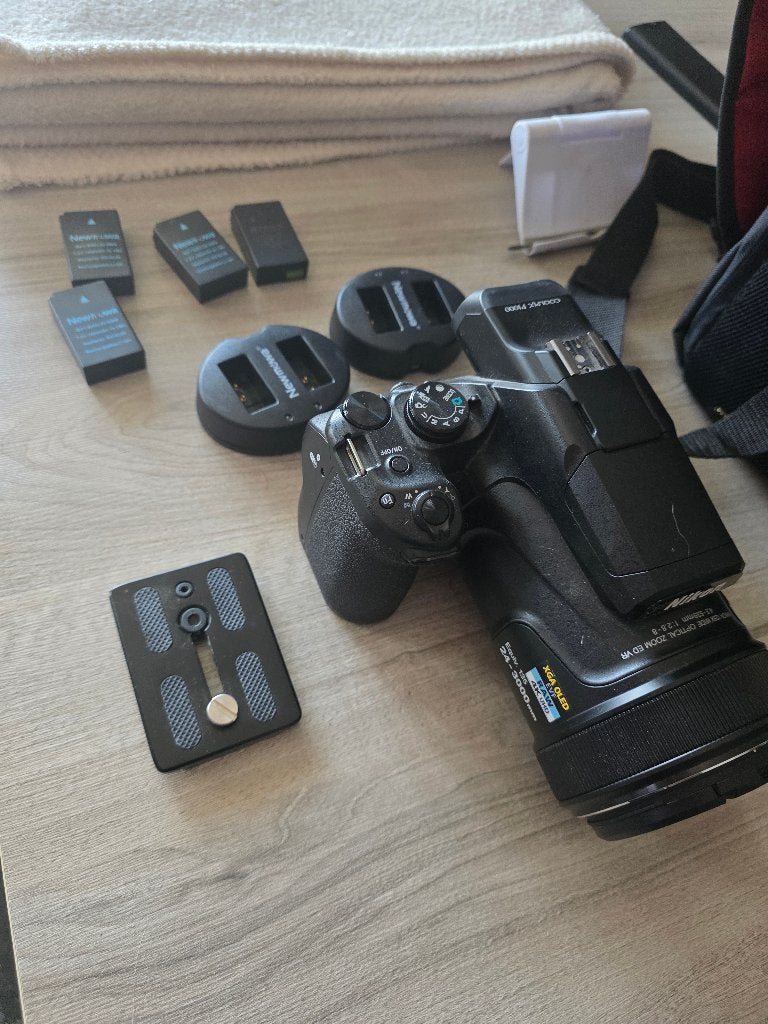 Nikon Coolpix P1000 — 125x/24-3000 mm zoom — 5 batterijen, Ophalen of Verzenden, Zo goed als nieuw, Nikon