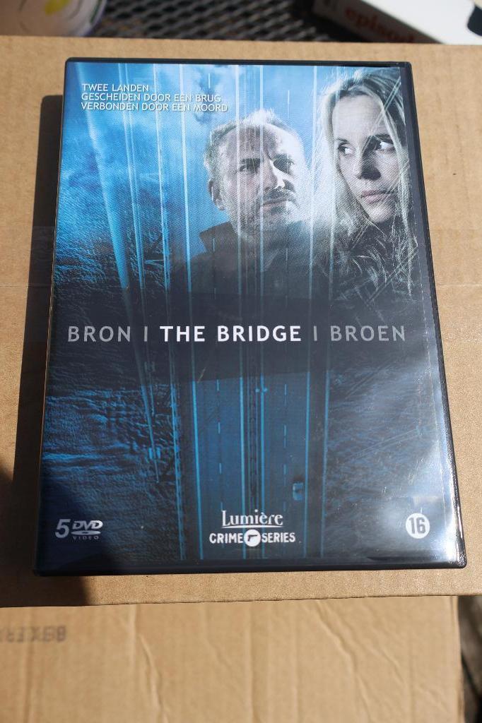 The Bridge - Scandinavische trillerreeks DVD, Enlèvement ou Envoi, Coffret, Comme neuf, À partir de 16 ans