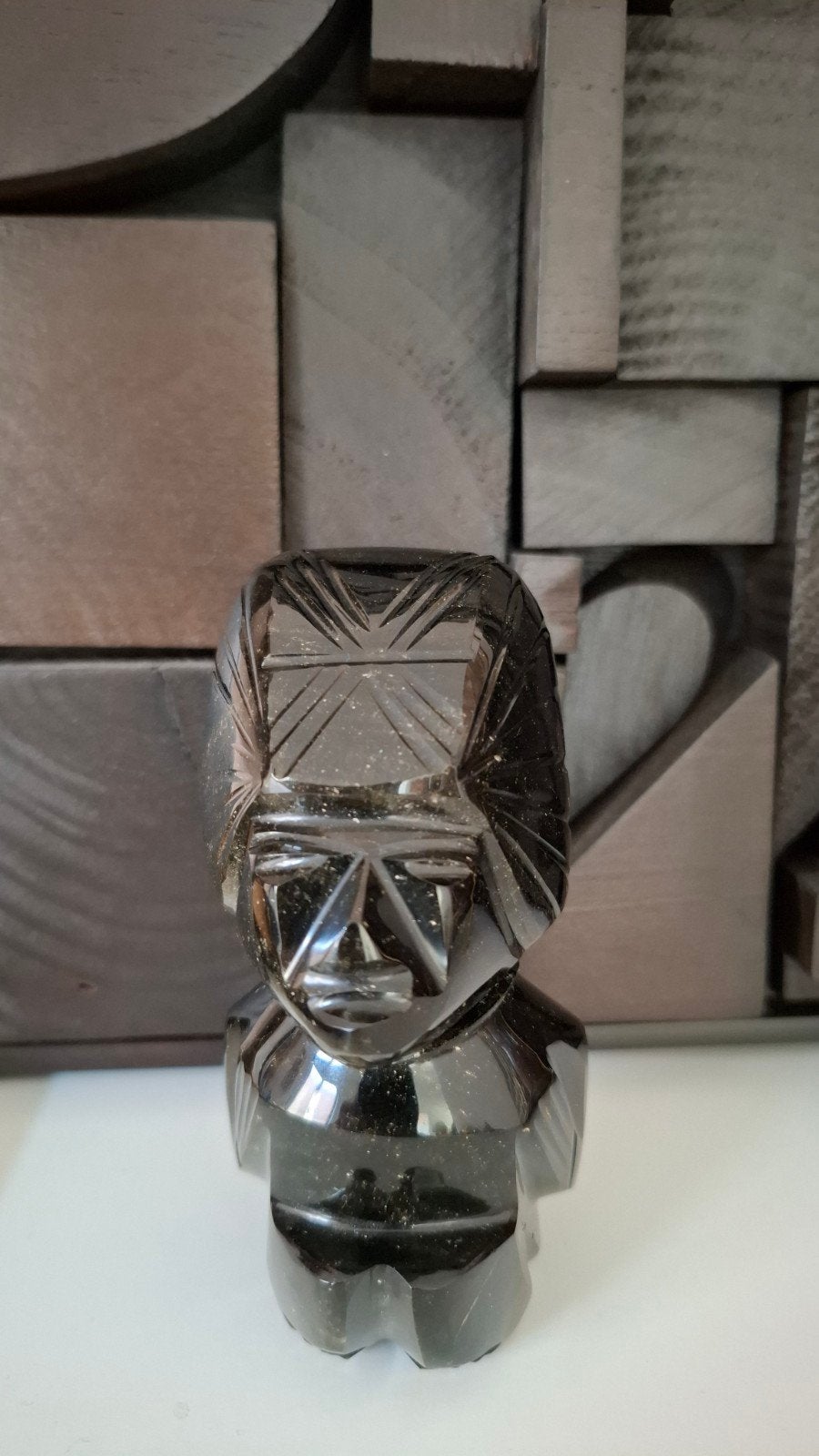 handgesneden beeldje van zwarte obsidiaan (vulkanisch glas), Ophalen, Glas