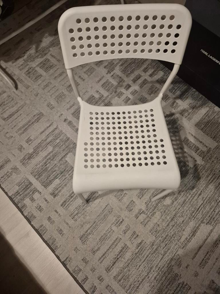 Chaise blanche à donner, Ophalen