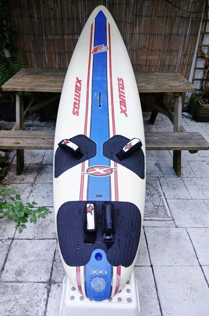 F2 XANTOS, Sports nautiques & Bateaux, Planche à voile, Enlèvement, Planche