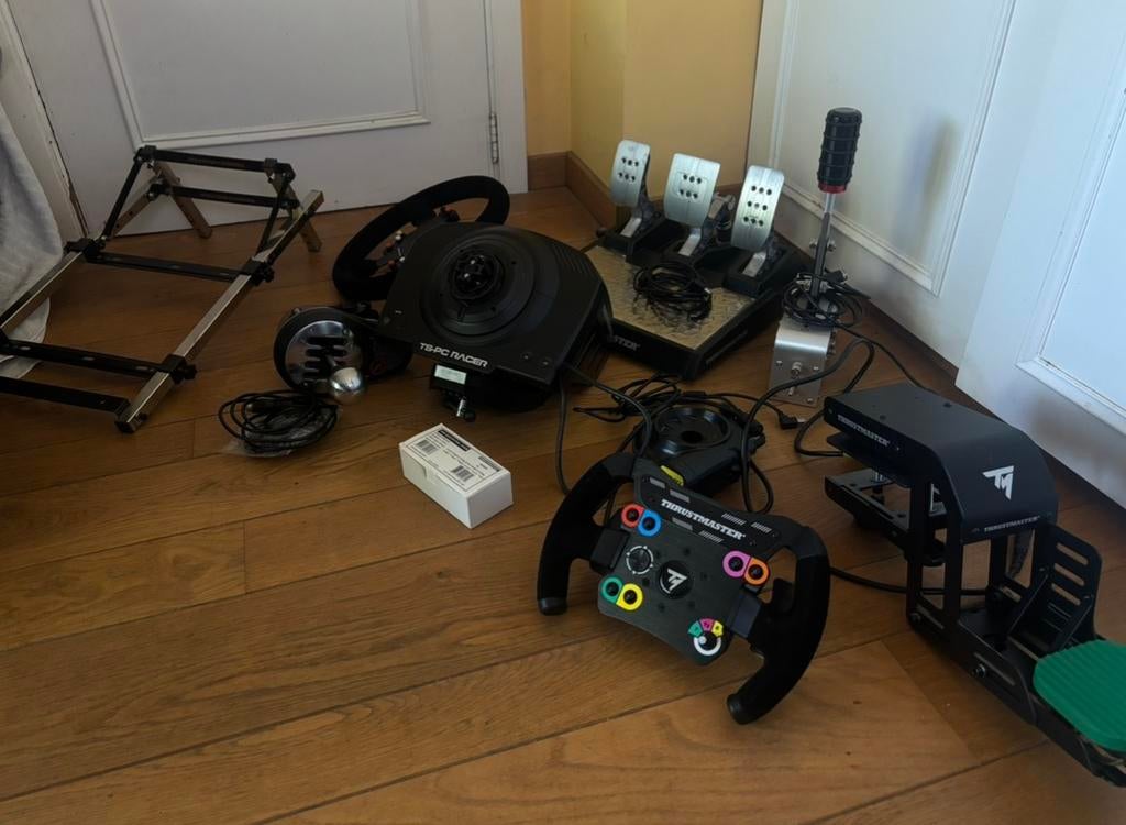 Thrustmaster Setup Simu, Ophalen, Zo goed als nieuw