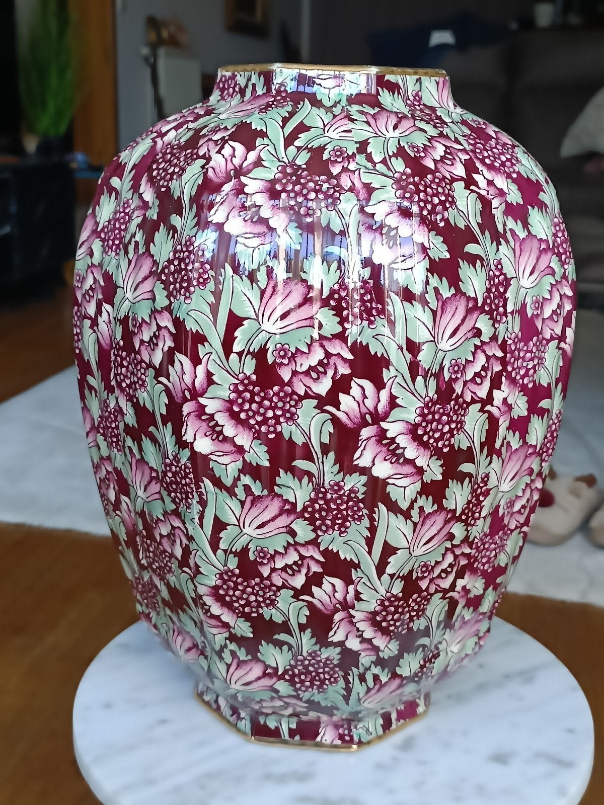BOCH FRÈRES KERALUX porseleinen vaas met bloemen en pioenroz, Antiek en Kunst, Antiek | Vazen, Ophalen