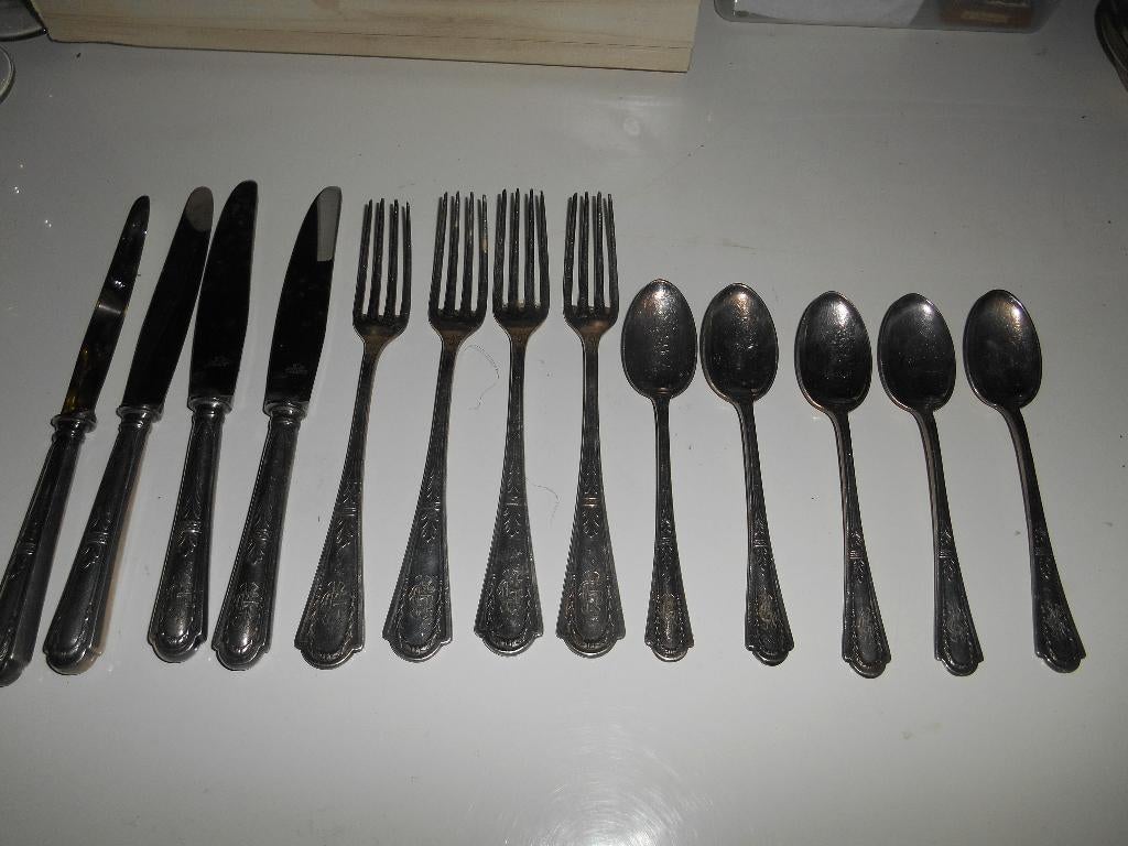Lot de 13 couverts en métal argenté monogrammé, Antiquités & Art, Antiquités | Couverts, Enlèvement ou Envoi