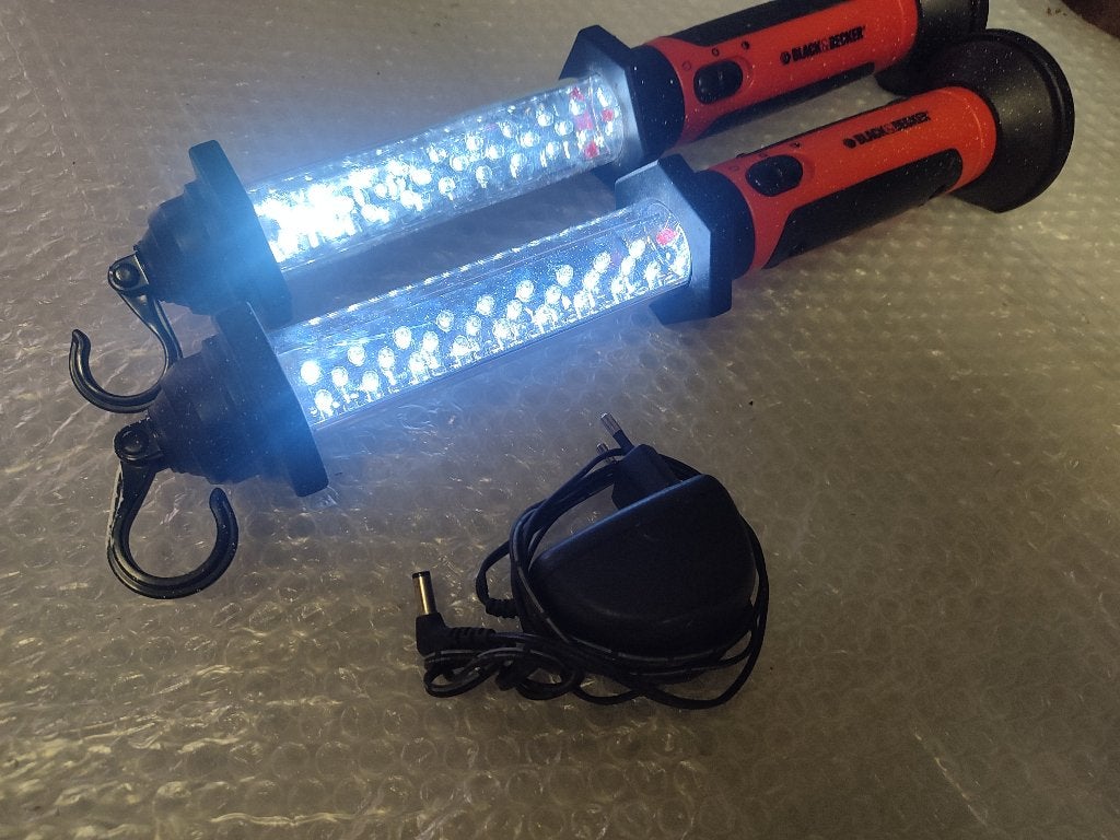 Set van 2 Black & Decker LED-lampen + oplader, Ophalen