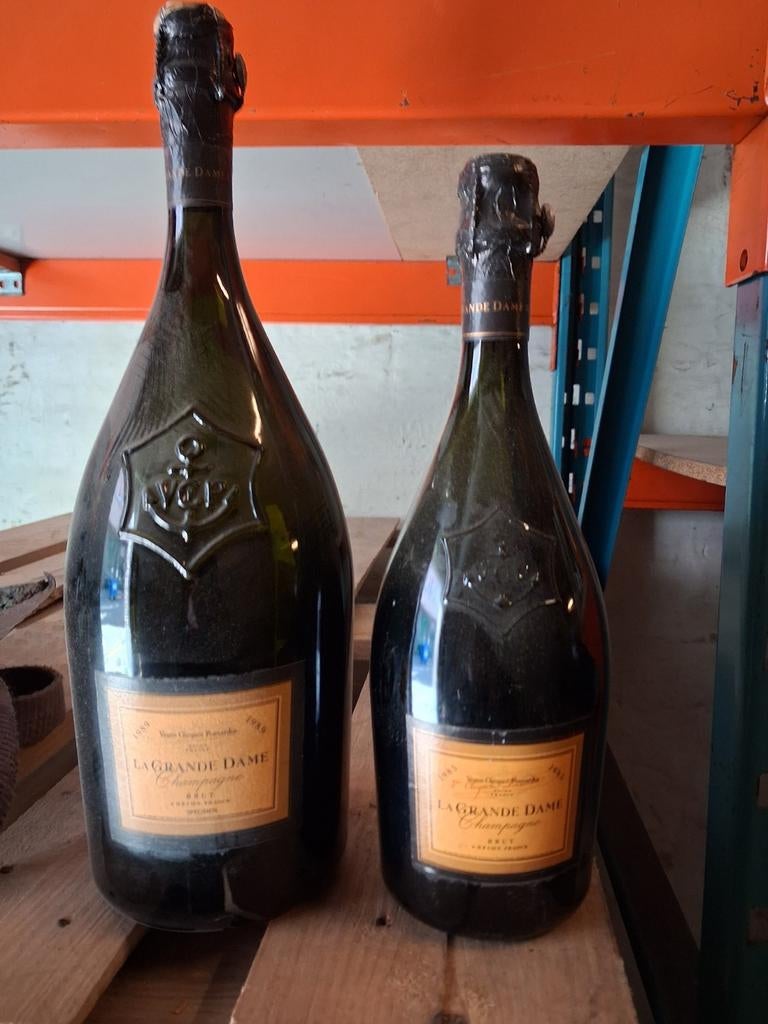 Dummy fles la grande dame, Ophalen