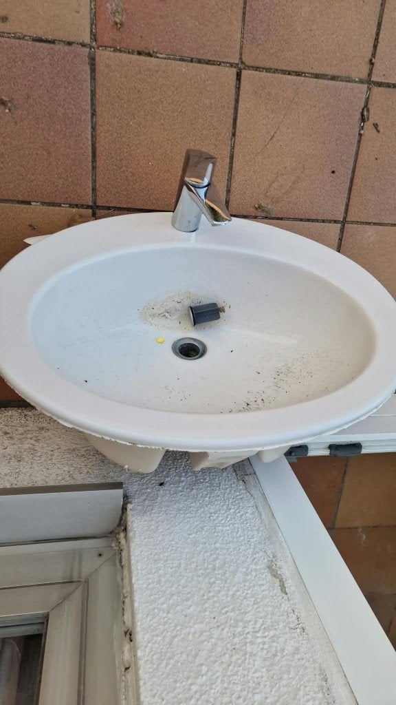 lavabo met kraan en aansluitingsslangen, Ophalen, Gebruikt, Steen, Wastafel