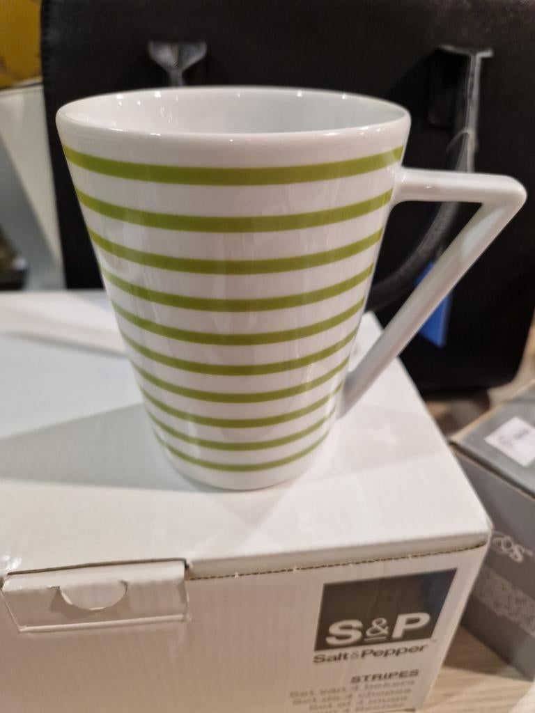 Set van 4 bekers koffie tassen S&P, Huis en Inrichting, Keuken | Servies, Ophalen of Verzenden