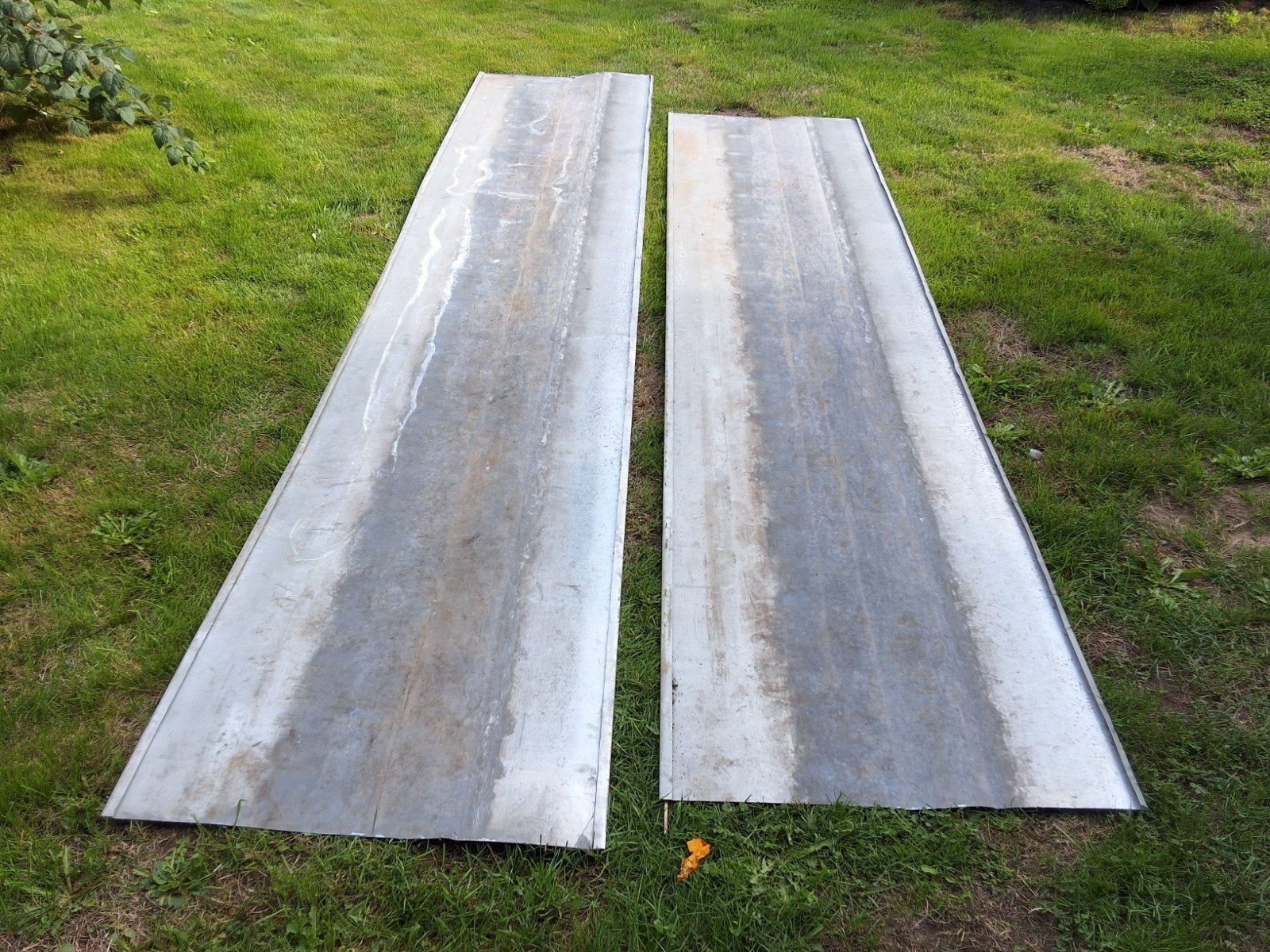 twee zinken platen, Ophalen
