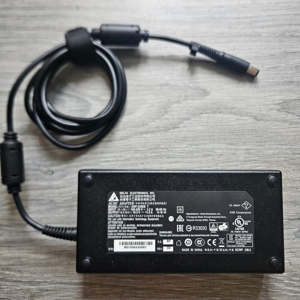 Originele Delta 230W ADP-230EB T lader voor laptops, Computers en Software, Laptop-opladers, Ophalen of Verzenden, Zo goed als nieuw