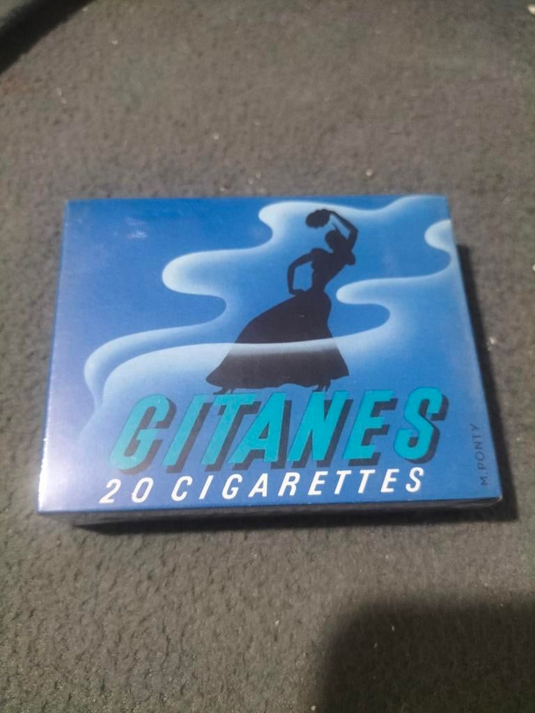 Paquet de cigarettes ancien gitanes