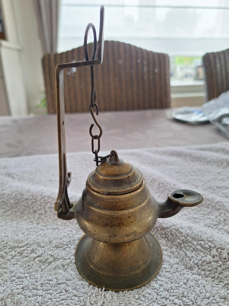 Kleine antieke olielamp, Enlèvement